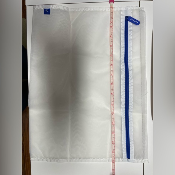 Rothy’s wash bag - Picture 2 of 5